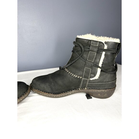 UGG Australia Cove Boots Womens Size 8 Black Sheepskin Lined Leather Ankle - Picture 11 of 16
